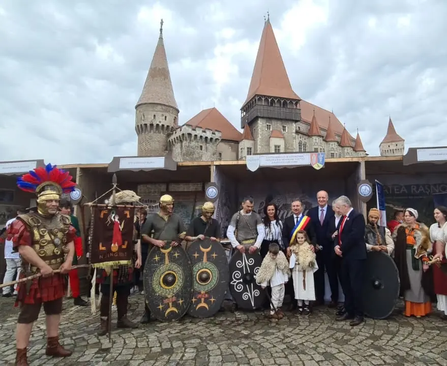 Brașov Medieval & Belvedere: cetate, traseu ușor și vin local